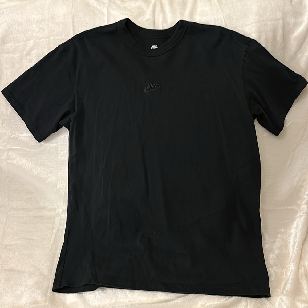 Heavyweight 100% cotton shirt with a crisp, thick but soft feel.
